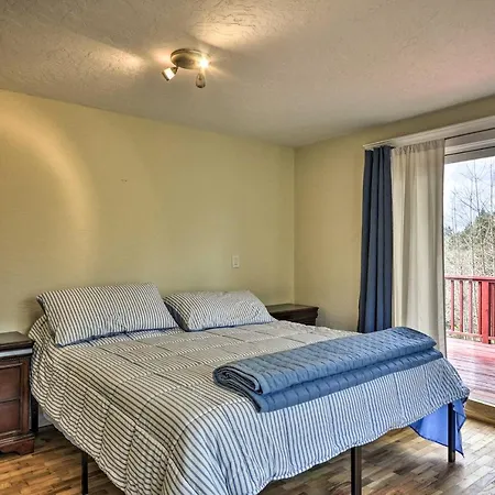 Charming Kelso Home With Proximity To Cowlitz River!